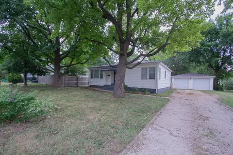 1438 S Rogers Ave, Springfield, MO 65804 photo 1