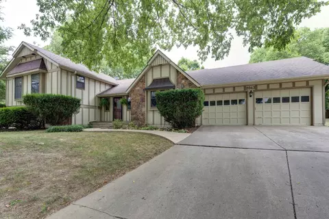2043 E Kahler Ct, Springfield, MO 65804 photo 1