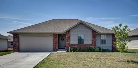 5608 W Longleaf Dr, Springfield, MO 65802 photo 1