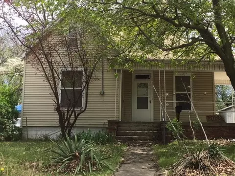 2032 N Grant Ave, Springfield, MO 65803 photo 1