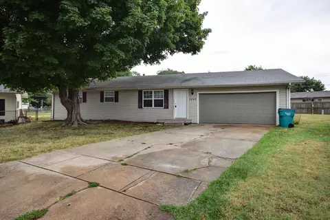 1242 N Hillcrest Ave, Springfield, MO 65802 photo 1