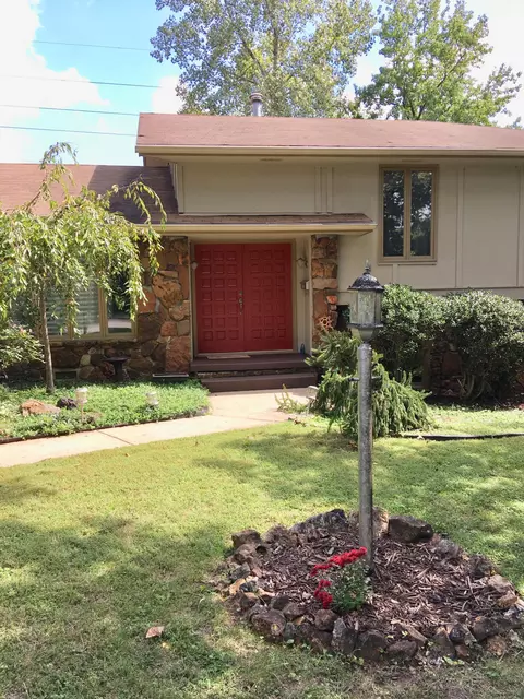 2326 S Oak Grove Ave, Springfield, MO 65804 photo 1