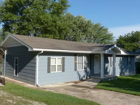 429 N Mill St, Marshfield, MO 65706 photo 1