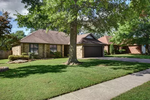 1042 W Whiteside St, Springfield, MO 65807 photo 1