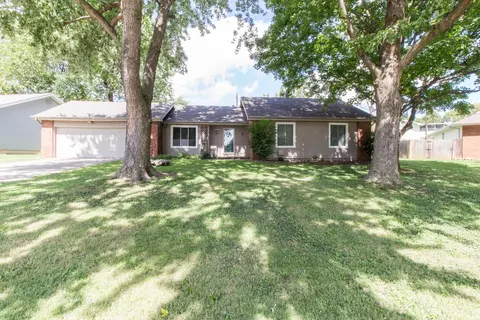 919 E Powell St, Springfield, MO 65807 photo 1