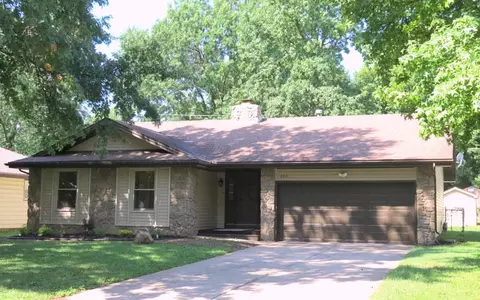 2515 S Weller Ave, Springfield, MO 65804 photo 1