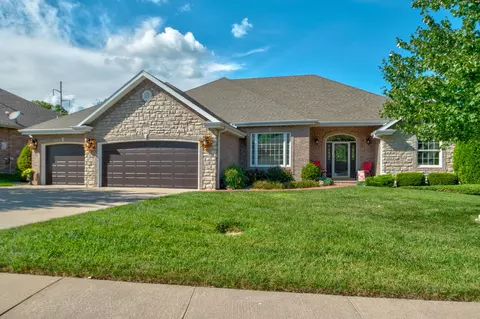 5017 E Hedgerow Dr, Springfield, MO 65802 photo 1