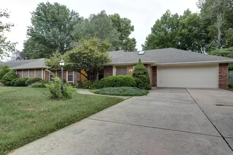1830 E Vincent Dr, Springfield, MO 65804 photo 1