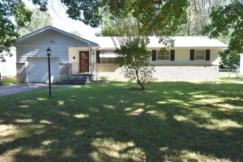 1424 S Luster Ave, Springfield, MO 65804 photo 1
