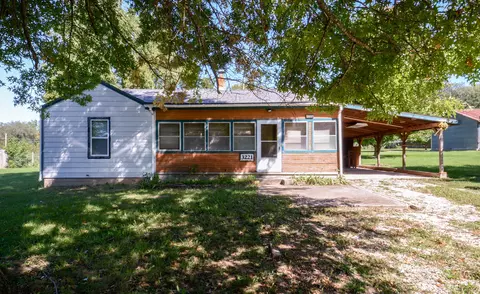 3221 W Page St, Springfield, MO 65802 photo 1