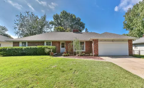 1512 E Walnut Lawn St, Springfield, MO 65804 photo 1