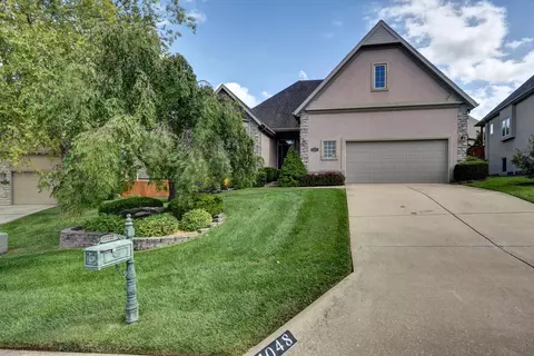 1048 S Carriage Ave, Springfield, MO 65809 photo 1