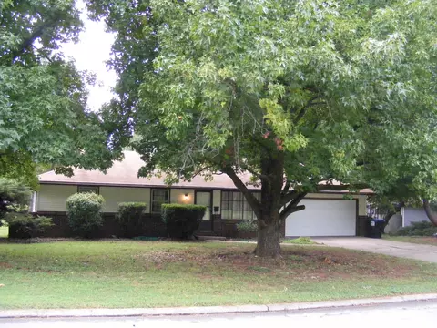 3249 S Pinehurst Ave, Springfield, MO 65807 photo 1