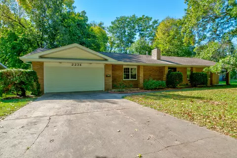 2234 E Sunset Dr, Springfield, MO 65804 photo 1