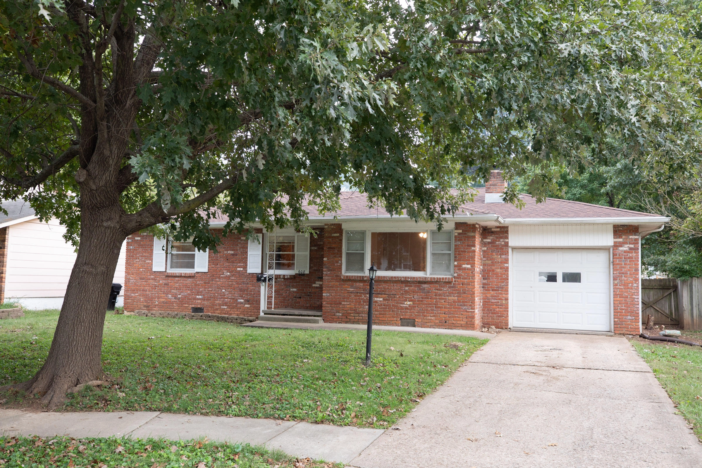 608 Edgewood St, Springfield, MO 65807 photo 1