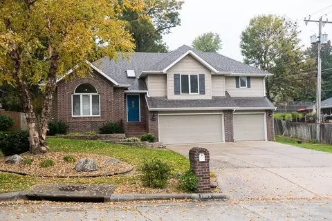 1605 S Charing Ave, Springfield, MO 65809 photo 1