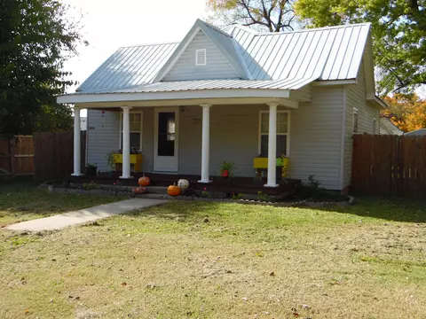 715 S Oak Ave, Aurora, MO 65605 photo 1