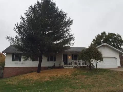 1844 E Arlington Dr, Springfield, MO 65803 photo 1