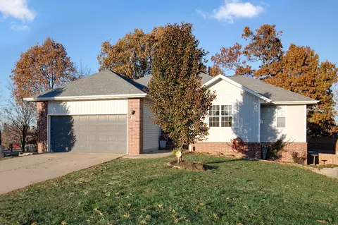 210 Spruce Ave, Clever, MO 65631 photo 1