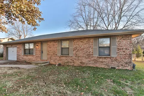 304 E Deanna Ln, Nixa, MO 65714 photo 1