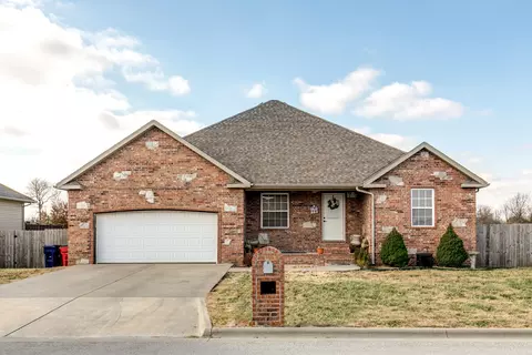 3121 N Dickerson Ave, Springfield, MO 65803 photo 1