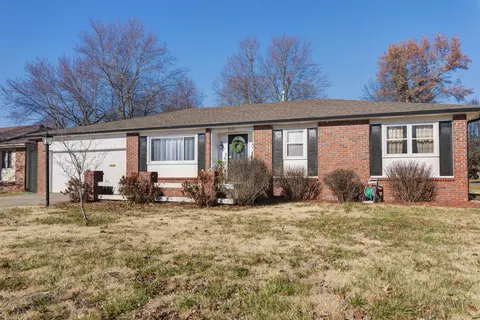 1225 E Sunset Ct, Springfield, MO 65804 photo 1