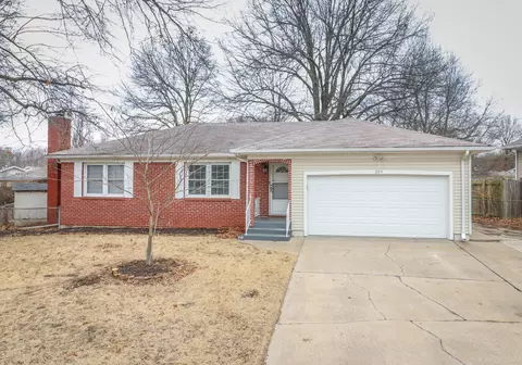 205 E Crestview St, Springfield, MO 65807 photo 1