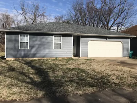3203 W Lynn St, Springfield, MO 65802 photo 1