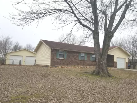 1800 E Cherokee Ct, Ozark, MO 65721 photo 1
