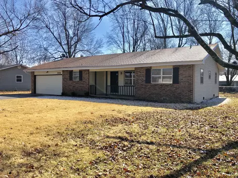 834 E Bedford St, Marshfield, MO 65706 photo 1