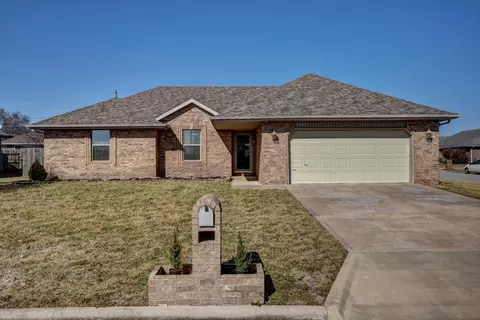 405 E Cherry St, Nixa, MO 65714 photo 1