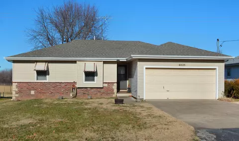 4025 W Young St, Springfield, MO 65803 photo 1