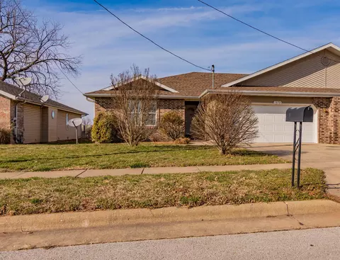 1579 E Redrex St, Springfield, MO 65804 photo 1