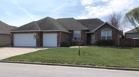 686 W Meadowgate Dr, Springfield, MO 65803 photo 1