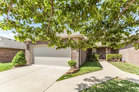 1438 W Sackett St, Springfield, MO 65807 photo 1