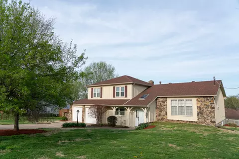 2526 S Blackman Rd, Springfield, MO 65809 photo 1