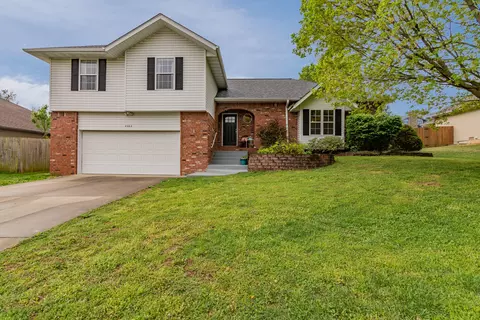 2002 W Williamsburg St, Springfield, MO 65810 photo 1