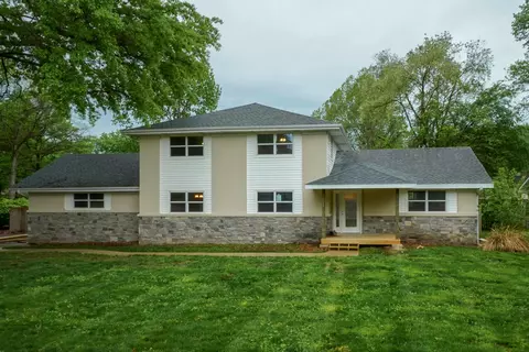 2326 E Sunset Dr, Springfield, MO 65804 photo 1