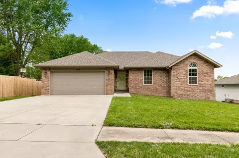 3211 N Travis Ave, Springfield, MO 65803 photo 1