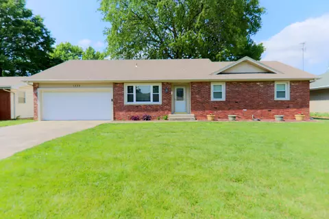 1335 Edgewood St, Springfield, MO 65804 photo 1