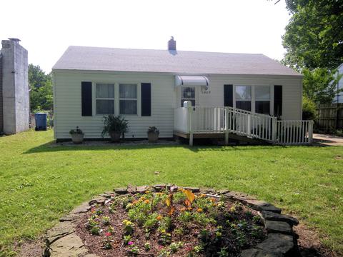 1460 S Pickwick Ave, Springfield, MO 65804 photo 1