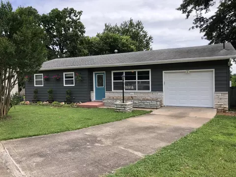 1118 E Mcclernon St, Springfield, MO 65803 photo 1