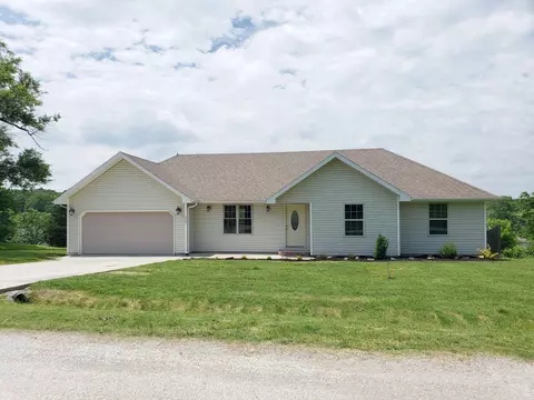 545 N White Oak St, Marshfield, MO 65706 photo 1
