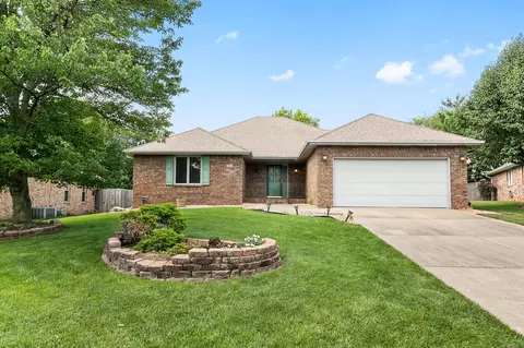 1087 E Pendleton Pl, Springfield, MO 65810 photo 1