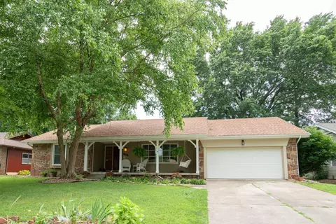 2118 E Meadow Dr, Springfield, MO 65804 photo 1