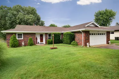 2249 E Meadow Dr, Springfield, MO 65804 photo 1