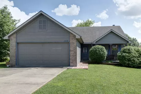 3118 E Lark St, Springfield, MO 65804 photo 1