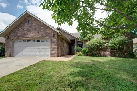 795 E Roubidoux St, Nixa, MO 65714 photo 1