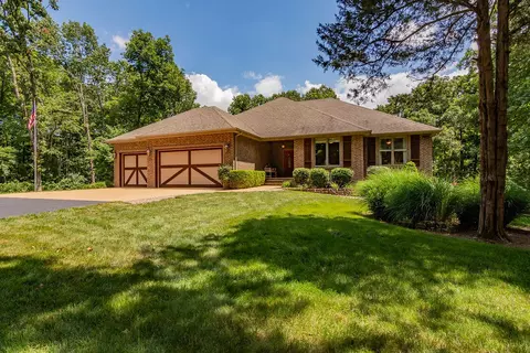 2046 W Stonegate Ln, Nixa, MO 65714 photo 1