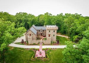 125 Sky Castle Dr, Clever, MO 65631 photo 1